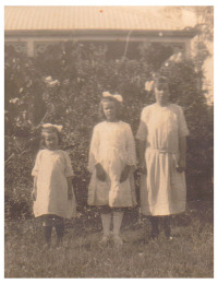 Mildred, Myrtle and Ruth c 1923